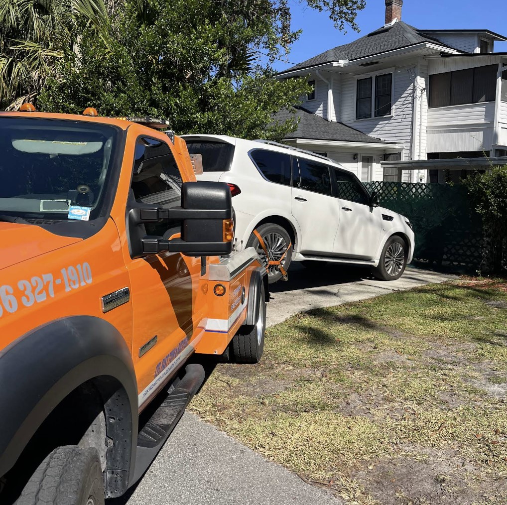 CFL Fast Tow towing a vehicle from the roadside