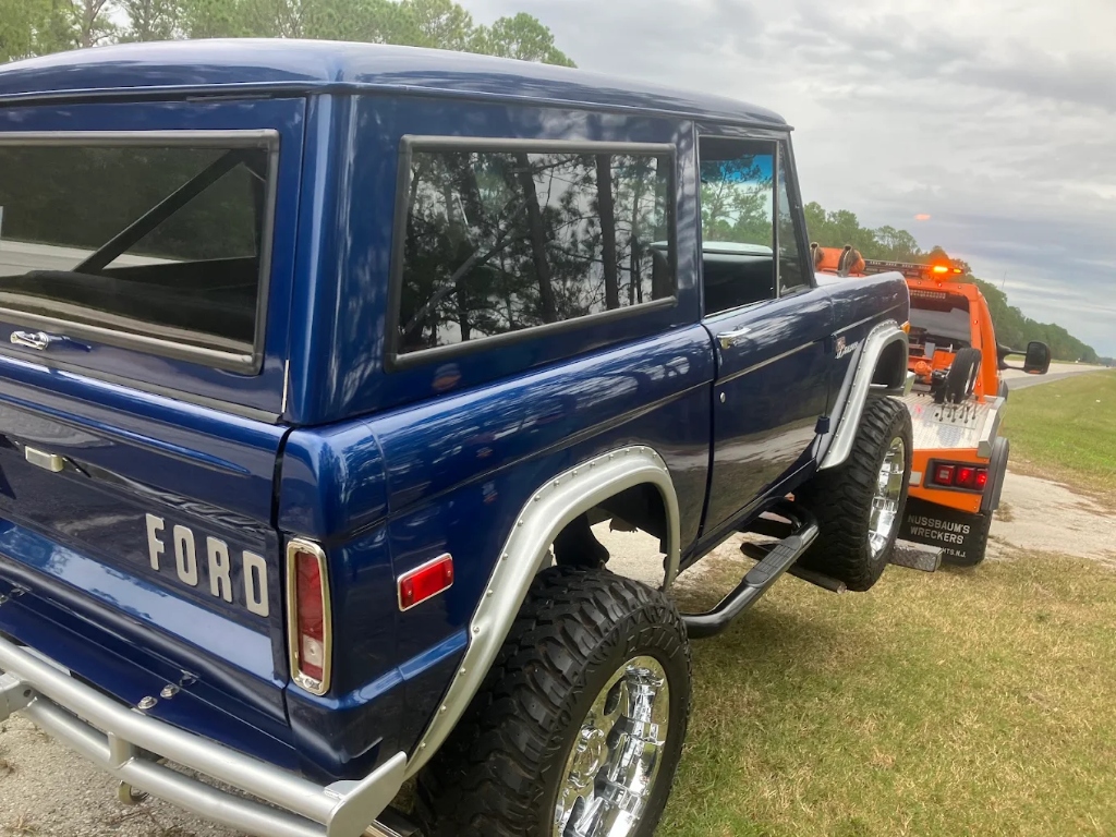 Blue Classic Ford Bronco being safely towed by CFL Fast Tow